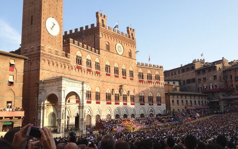 Big crowd watching the Palio, Palazzo Pubblico in the background