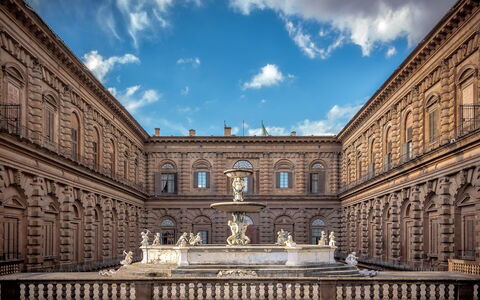Palazzo Pitti's internal garden, fountain - day time