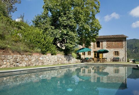 Bottino: Building Exterior, Pool