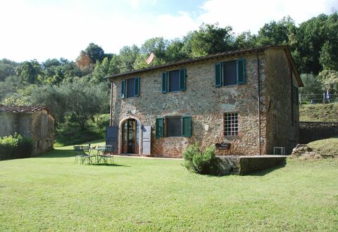 Magrini: Extérieurs, Jardin