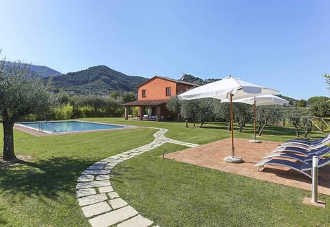 Il Grappolo: Building Exterior, Garden, Pool